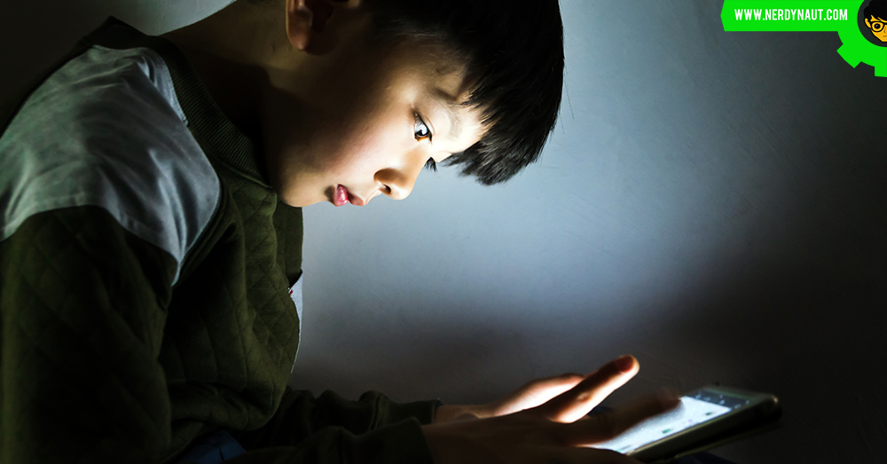 kid using tablet