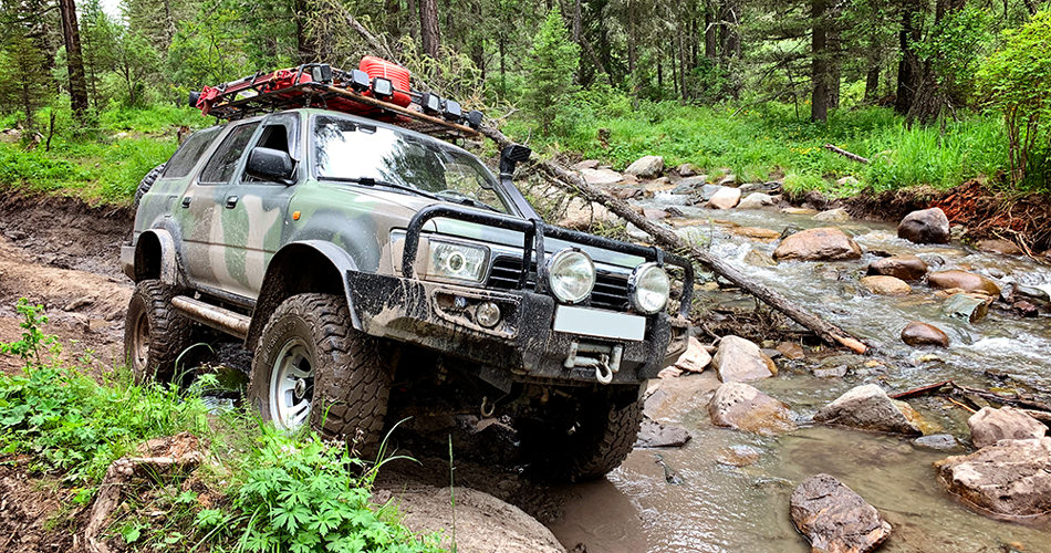 4x4 in jungle