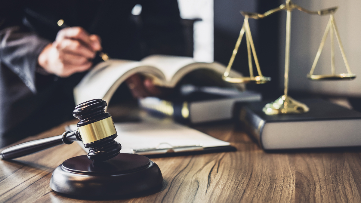 4 Things to Think About When Hiring a Lawyer
