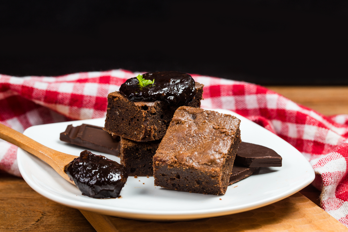 How to Set up an Edibles Bakery Business