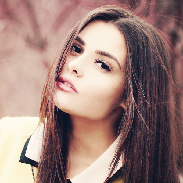 Sleek Middle Part Hairstyle for This Fall