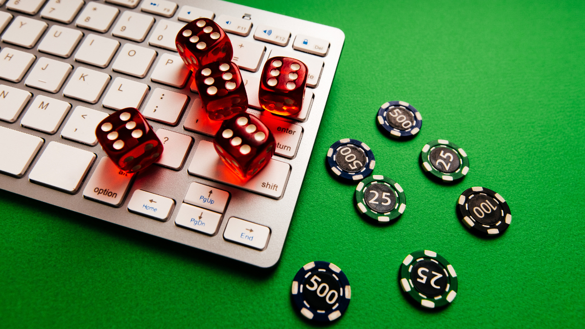 Playing Online Casino Games: Tips From the Pros