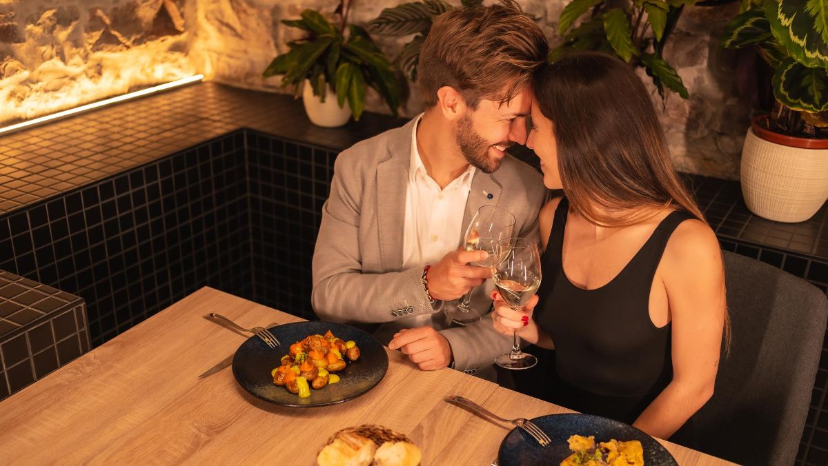 Make Your Love Life Glamorous With These Dating Tips
