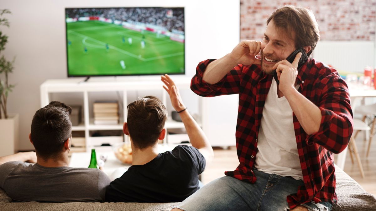How to Spot the Best TV Lift Mechanism for an Outdoor TV Cabinet?