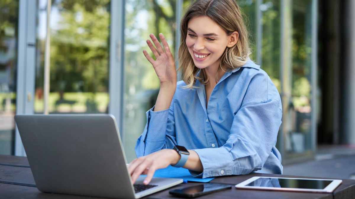 How to Get Back in Touch With Old Friends