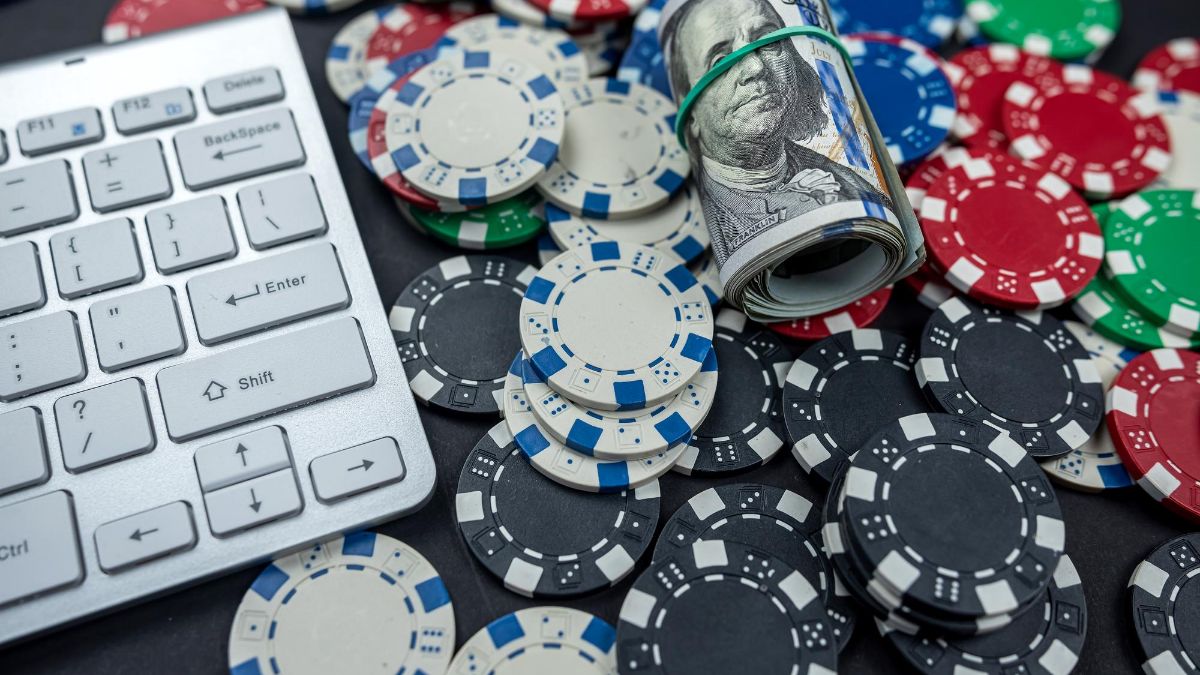How Technology Has Been Revolutionizing the Casino Industry From the Early Years to Online Services
