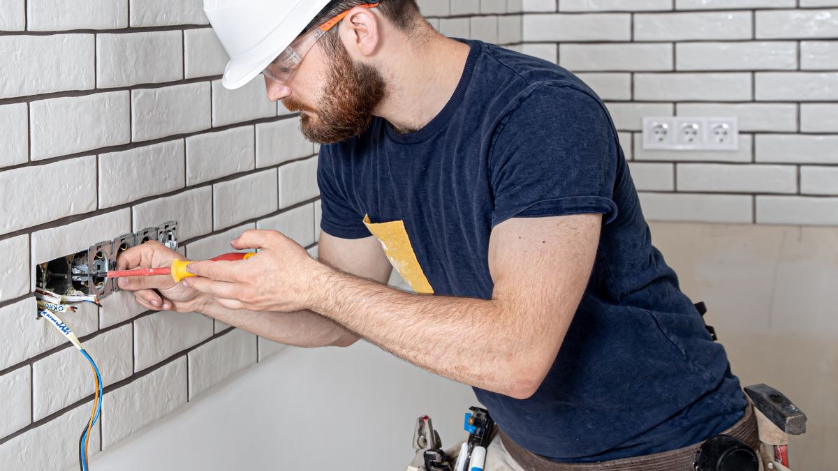 Why It Is Essential To Engage With a Professional Electrician