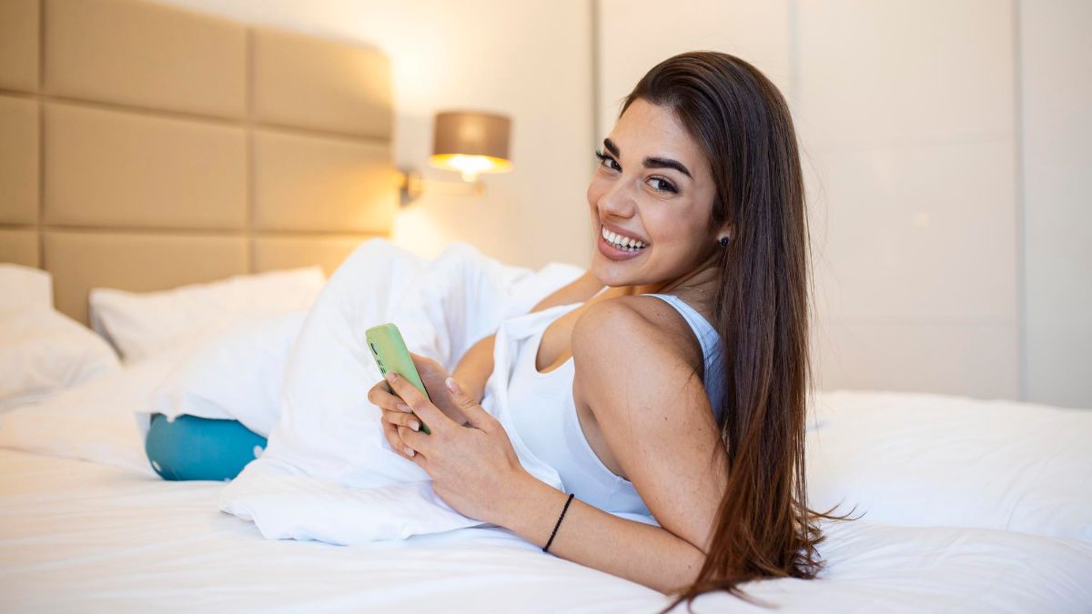 Sext and Roleplay With Real Women on Arousr